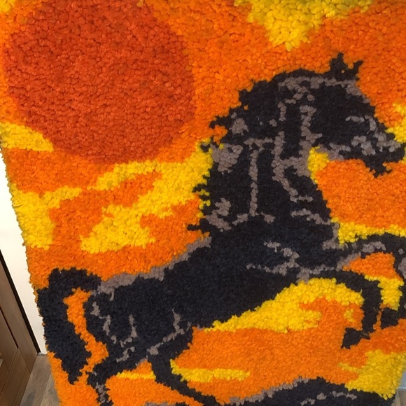 Vintage 70s 36x26 Large Hook & Loop Horse Sunset Rug Textile Wall Hanging Decor - Picture 11 of 17
